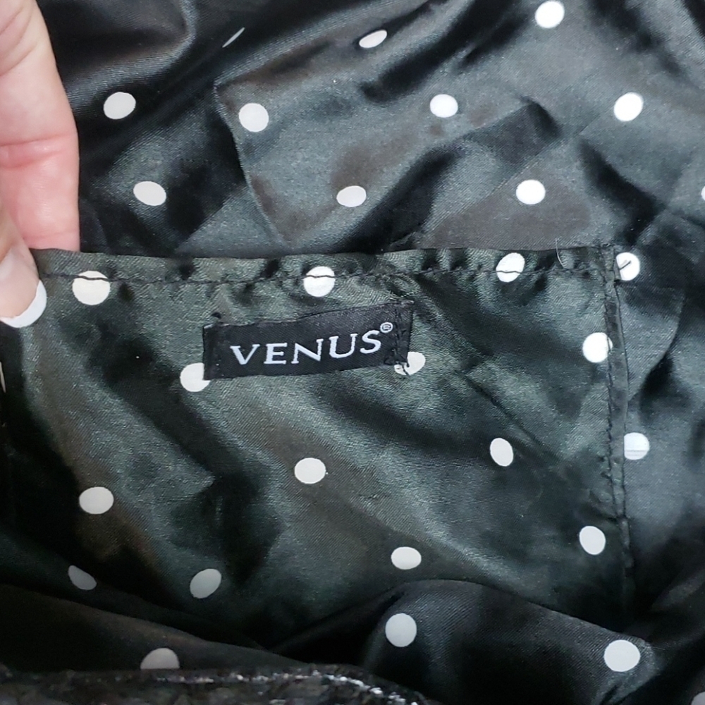 Venus Black Shoulder Tote Bag - Picture 2 of 4